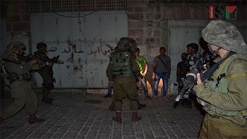 soldados israelíes durante redadas nocturnas